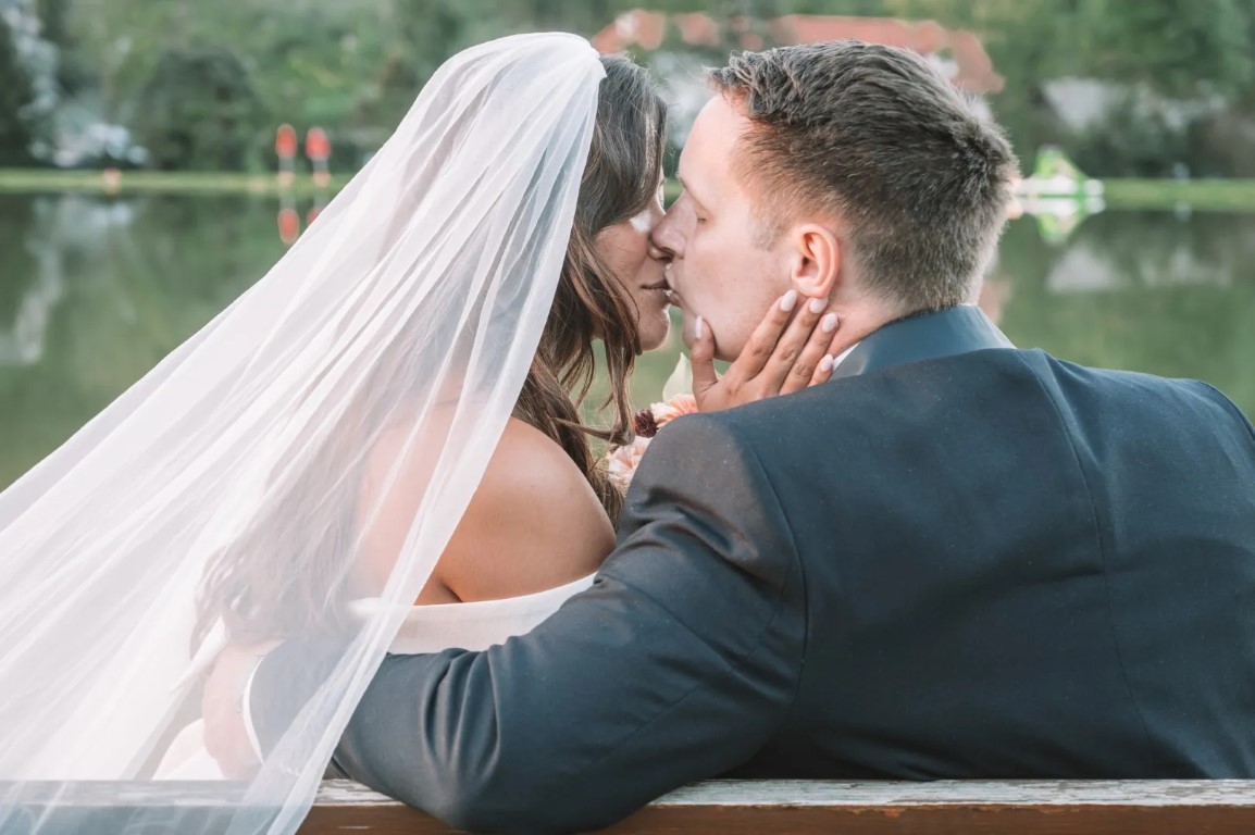 Wedding photographer Slovenia – elegant couple portrait